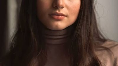 القصه كامله صحيت تاني يوم وودعت طارق شغله اللي معرفش هو إيه أصلا لحد دلوقت ومهتميتش إني أسأل هيكون إيه يعني أكتر من اللي أنا فيه قفلت الترباس بتاع الباب الرئيسي چريت ع المكتب مسکت 
